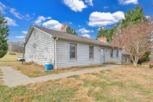 68 Old Saw Mill Rd, Blue Ridge, VA, 24064-2135 | Card Image