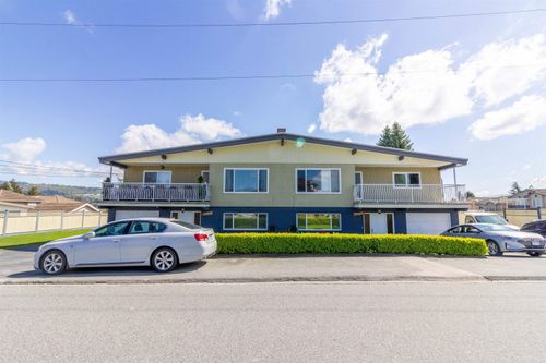 3680 Godwin Avenue, Home with 10 bedrooms, 4 bathrooms and 2 parking in Burnaby BC | Card Image
