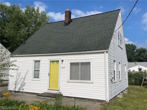 2726 Gilbert Avenue Ne, Canton, OH, 44705 | Card Image