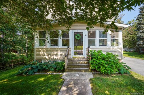 29 Peckham Rd, Poughkeepsie, NY, 12603-2018 | Card Image