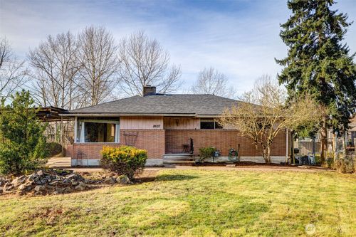 8637 24th Ave Sw, Seattle, WA, 98106-2212 | Card Image