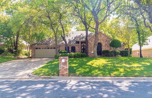 7732 Aubrey Ln, North Richland Hills, TX, 76182-9230 | Card Image