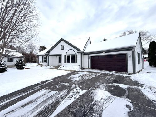 198 Cramer Ave, Dousman, WI, 53118-9384 | Card Image