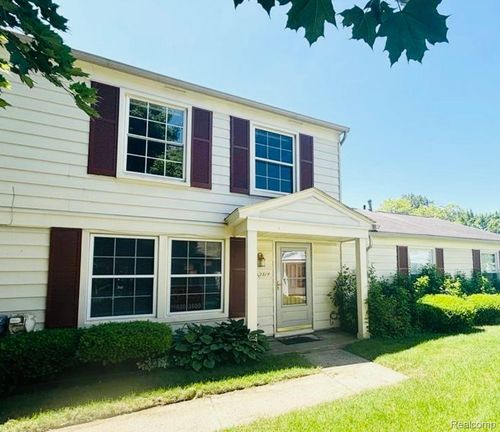 2814 Willow Ct, Lake Orion, MI, 48360-1759 | Card Image