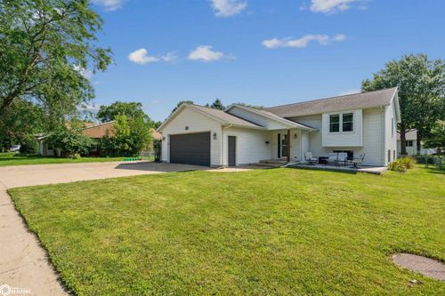2202 Miller St, Burlington, IA, 52601-6401 | Card Image