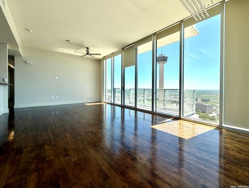 2601-610 E Market St, San Antonio, TX, 78205-2663 | Card Image