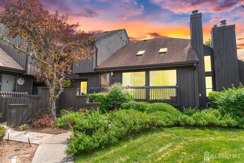 154 Westgate Dr, Edison, NJ, 08820-1157 | Card Image