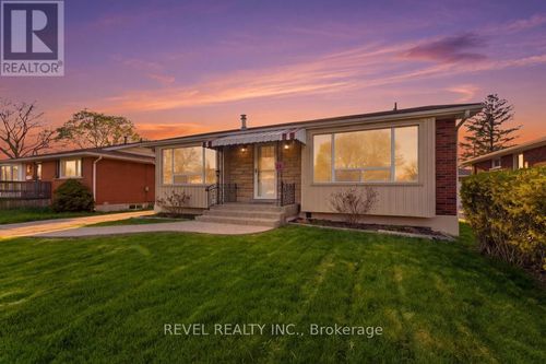 21 Crane Crt, Hamilton, ON, L9A3Z1 | Card Image