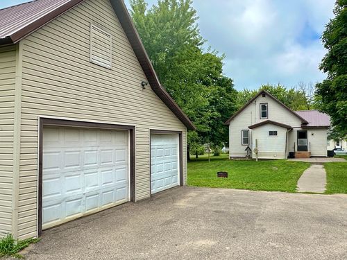 139 W Wilson Ave, Elmwood, WI, 54740-8603 | Card Image