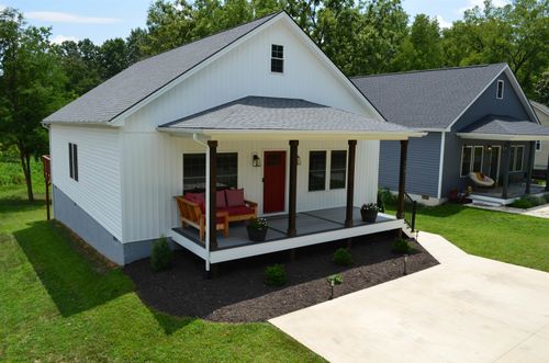 924 Gordon St, STAUNTON, VA, 24401-4572 | Card Image