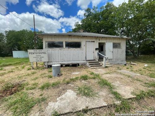 217 N 2nd St, Kenedy, TX, 78119-2331 | Card Image