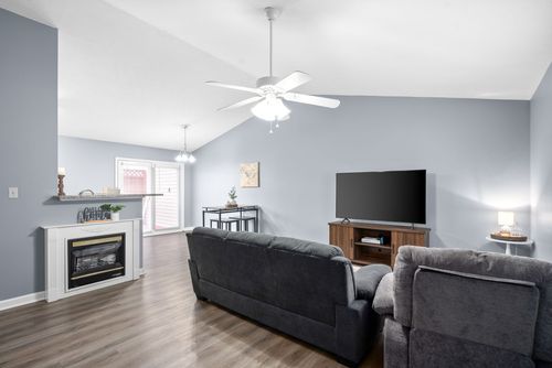 2921 Pawnee Dr, Hopkinsville, KY, 42240-7300 | Card Image