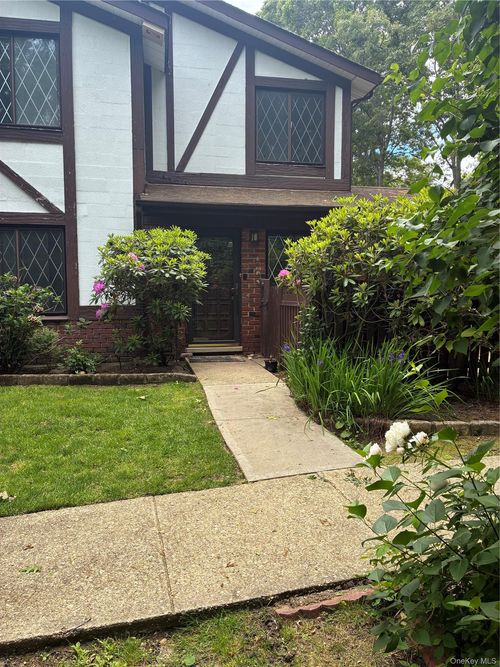 415 Clubhouse Ct, Coram, NY, 11727-3609 | Card Image