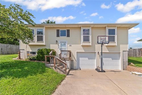 1703 Bluestem Cir, Cameron, MO, 64429-8215 | Card Image