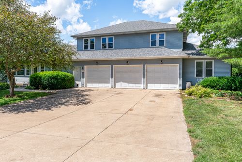 16902 206th St, Davenport, IA, 52806-9347 | Card Image