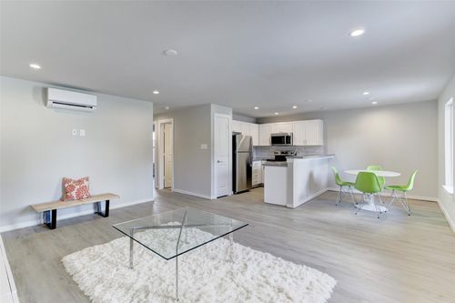 apt-5-645 E 11th 1/2 St, Houston, TX, 77008-7150 | Card Image