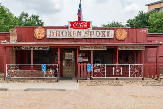 2000 Lightsey is walking distance from Austin landmarks | Image 19