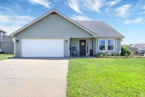 2729 Oakwood Dr, Junction City, KS, 66441-2875 | Card Image