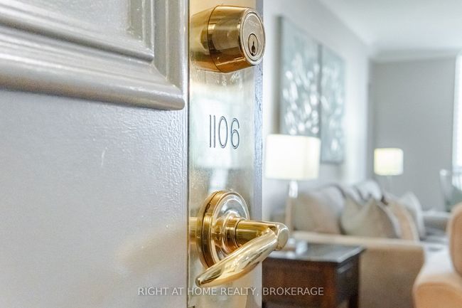 1106 - 442 Maple Ave, Condo with 3 bedrooms, 2 bathrooms and null parking in Burlington ON | Image 5