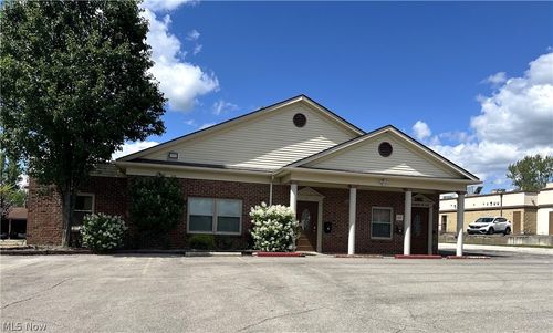 8397 Raglan Cir, Warren, OH, 44484-1448 | Card Image
