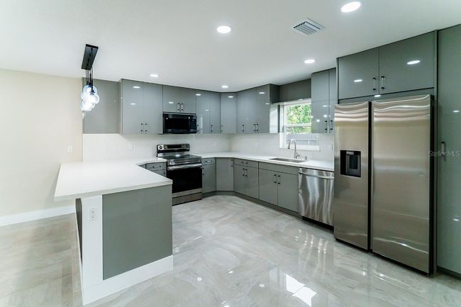 4616 34 Th Ave E, House other with 3 bedrooms, 2 bathrooms and null parking in Bradenton FL | Image 6