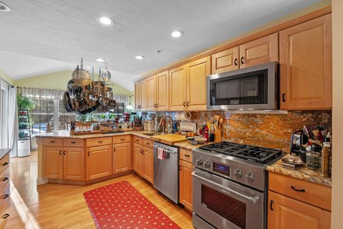 47 Risloves Way, Fremont, NH, 03044-3058 | Card Image