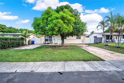 2771 Nw 8th St, Pompano Beach, FL, 33069-2136 | Card Image