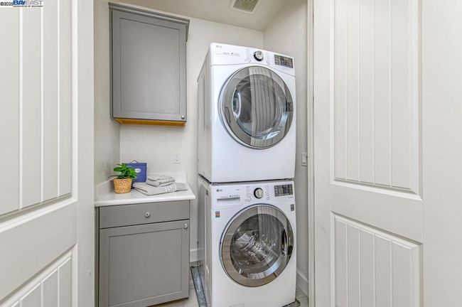 7018 Stags Leap Ln, Condo with 2 bedrooms, 3 bathrooms and 2 parking in Dublin CA | Image 20