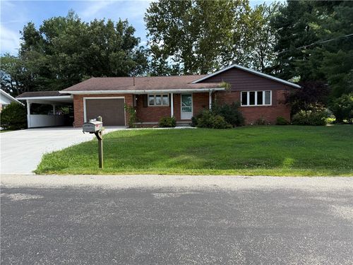 13 Hillcrest Dr, Newton, IL, 62448-1524 | Card Image