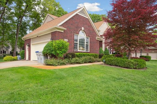13802 Forest Ridge Cir, South Lyon, MI, 48178-9821 | Card Image