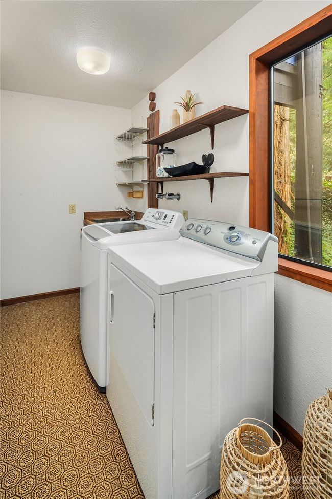 Laundry on main | Image 17