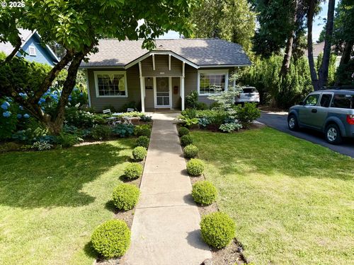 1204 State St, Hood River, OR, 97031-1428 | Card Image