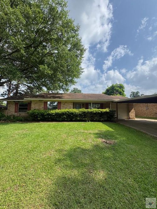 120 E Greenfield Dr, Wake Village, TX, 75501-5808 | Card Image