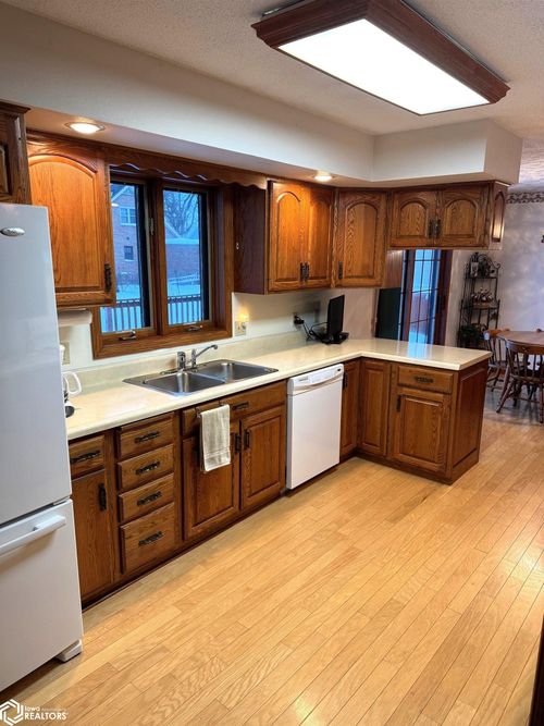 332 N Thorington St, Algona, IA, 50511-2437 | Card Image