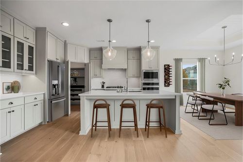 2509 W 175th Pl, Overland Park, KS, 66085-8992 | Card Image