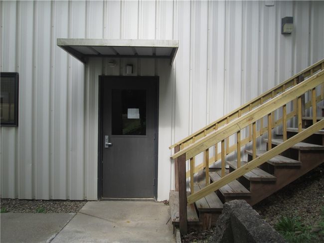 Side door and steps to rear | Image 30