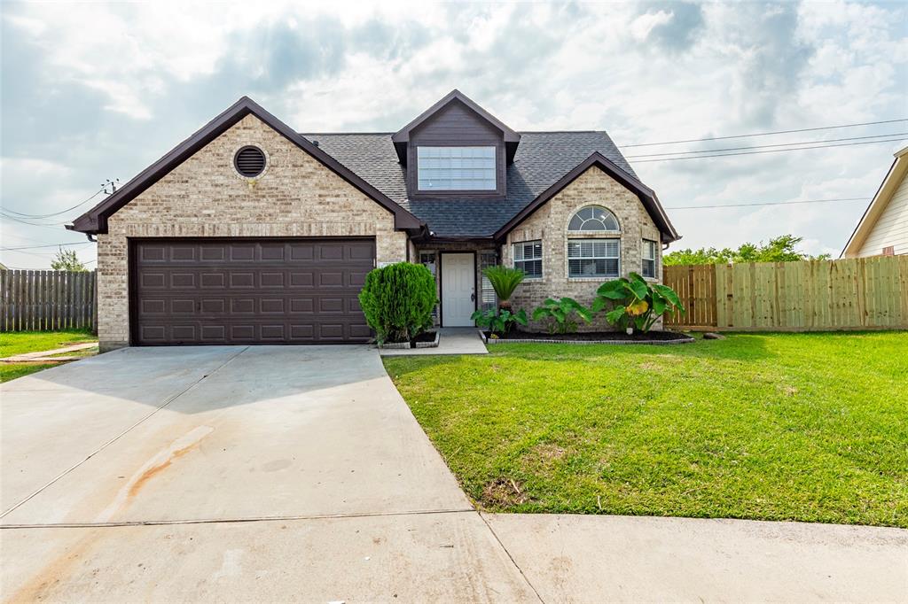 Chase Court Dr, Bacliff, TX 77518