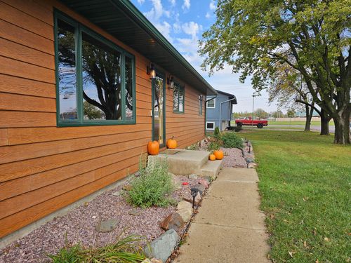 804 6th Ave Se, Pipestone, MN, 56164-1718 | Card Image