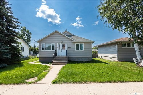 655 4th St E, Prince Albert, SK, S6V0K2 | Card Image