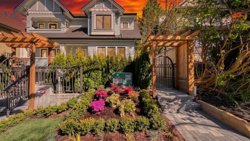 2373 W 7th Ave, Vancouver, BC, V6K1Y4 | Card Image