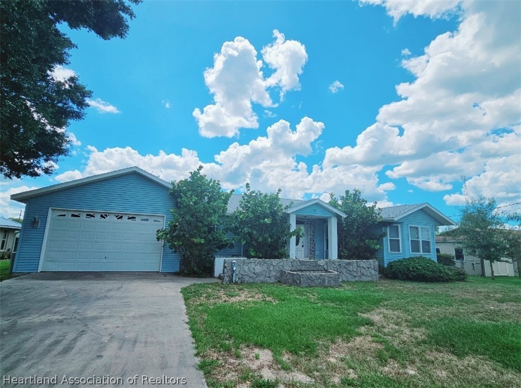 Crest Ct, Lake Placid, FL 33852