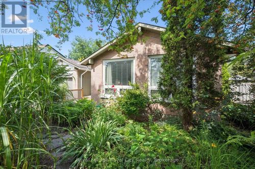 34 Pondview Crescent, Guelph (Victoria North), ON, N1E3K1 | Card Image
