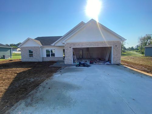 40 Fieldstone Cir, Cadiz, KY, 42211-7301 | Card Image
