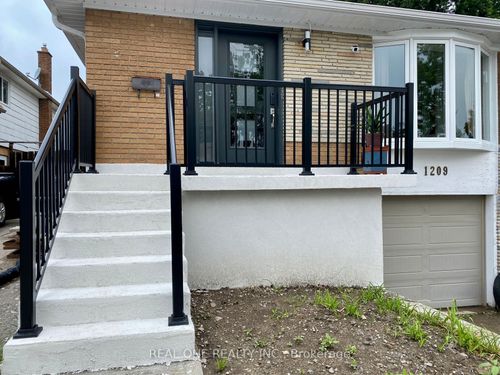 1209 Verhoeven Crt, Mississauga, ON, L5C1N5 | Card Image