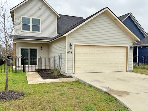 424 Stagecoach Trl, San Marcos, TX, 78666-5204 | Card Image