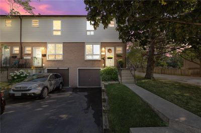 11 - 29 Quail Dr, Townhouse with 3 bedrooms, 1 bathrooms and 3 parking in Hamilton ON | Image 1