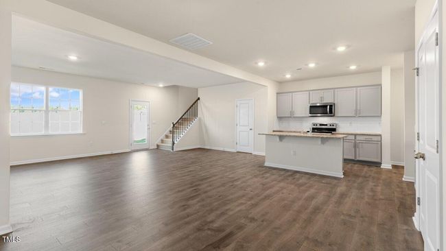 Living and Dining Area | Image 8