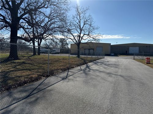 418 E Center Ave, Springdale, AR, 72764-4571 | Card Image