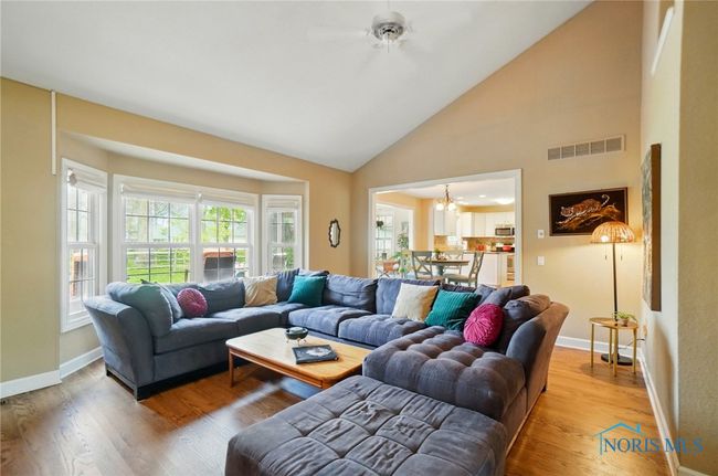 Newer oak floors | Image 16