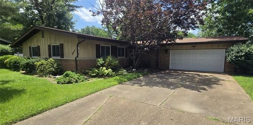 7 Milbrook Ln, Florissant, MO, 63033-6214 | Card Image